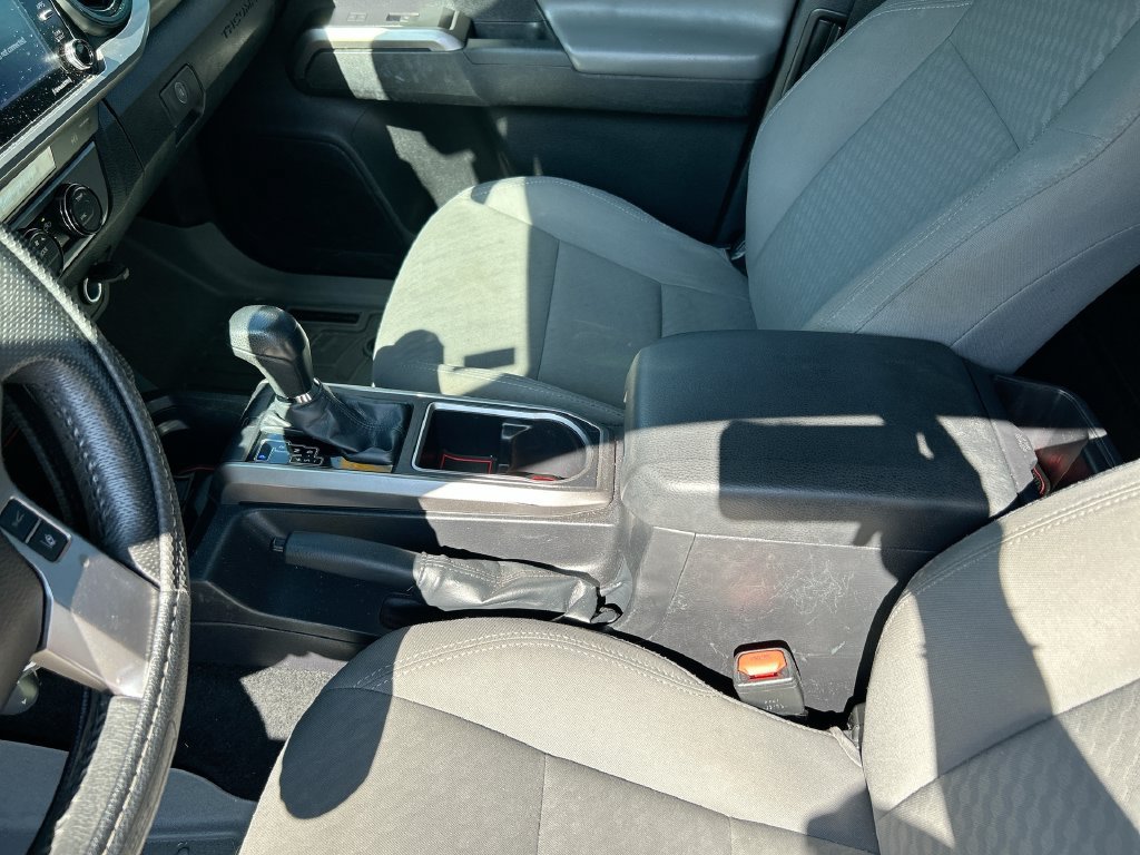 Used 2022 Toyota Tacoma SR5 RWD image 28