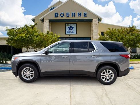 Used 2021 Chevrolet Traverse LS FWD image 2