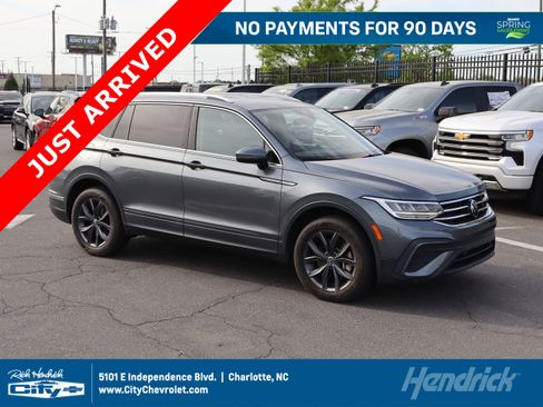 Used 2022 Volkswagen Tiguan SE image 1