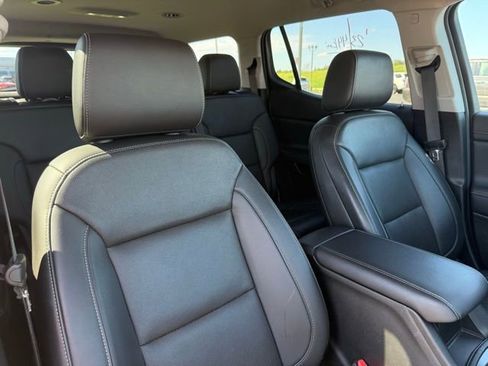 Used 2023 GMC Acadia SLT image 6