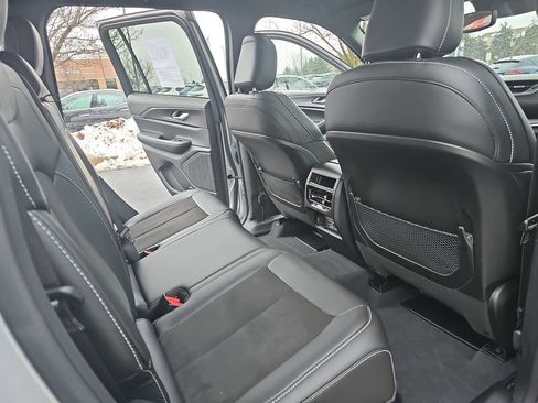 Used 2023 Jeep Grand Cherokee Altitude image 11