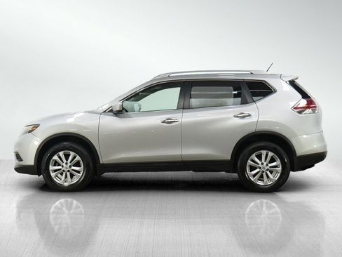 Used 2015 Nissan Rogue SV w/ SV Premium Package AWD/4WD image 2