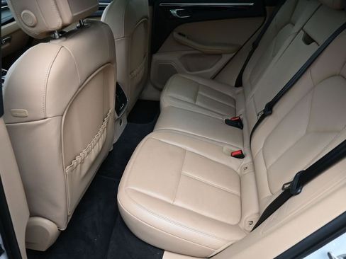 Certified 2024 Porsche Macan S AWD/4WD image 8