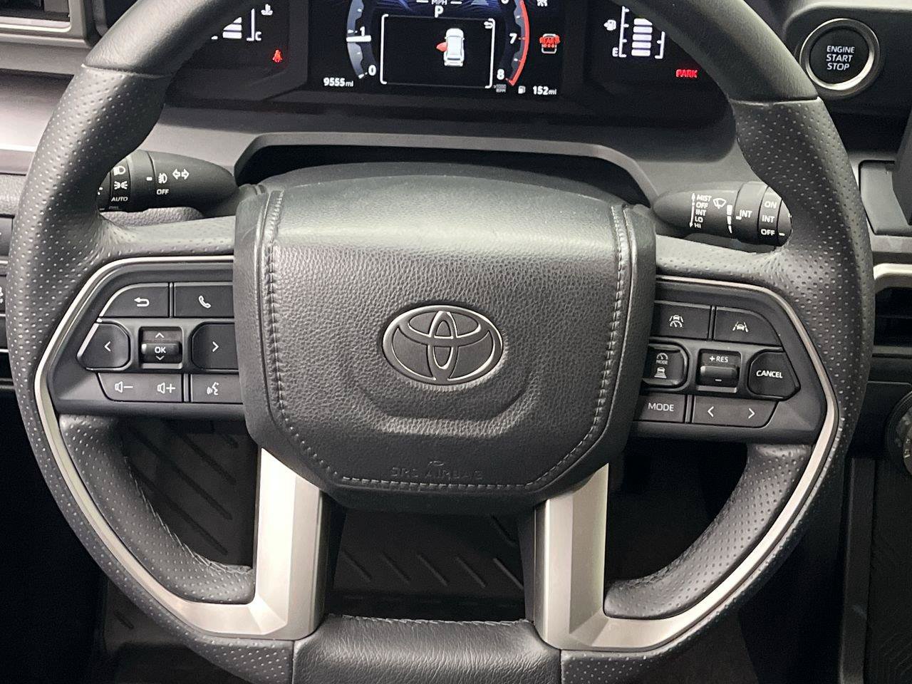 Used 2025 Toyota 4Runner SR5 AWD/4WD image 12