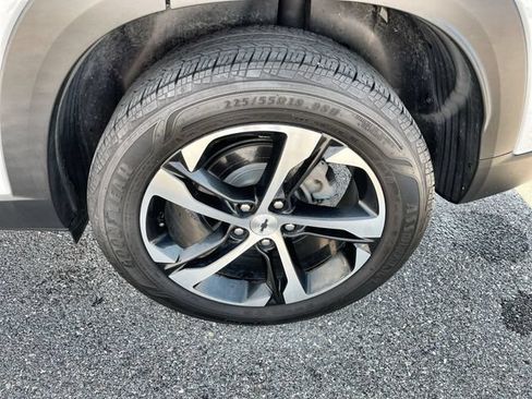 Used 2024 Chevrolet Trax RS w/ Sunroof Package FWD image 20