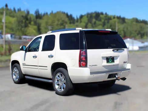 Used 2013 GMC Yukon Denali AWD/4WD image 5