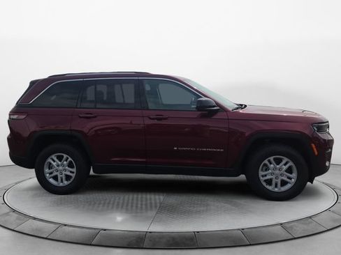 Used 2024 Jeep Grand Cherokee Laredo RWD image 6