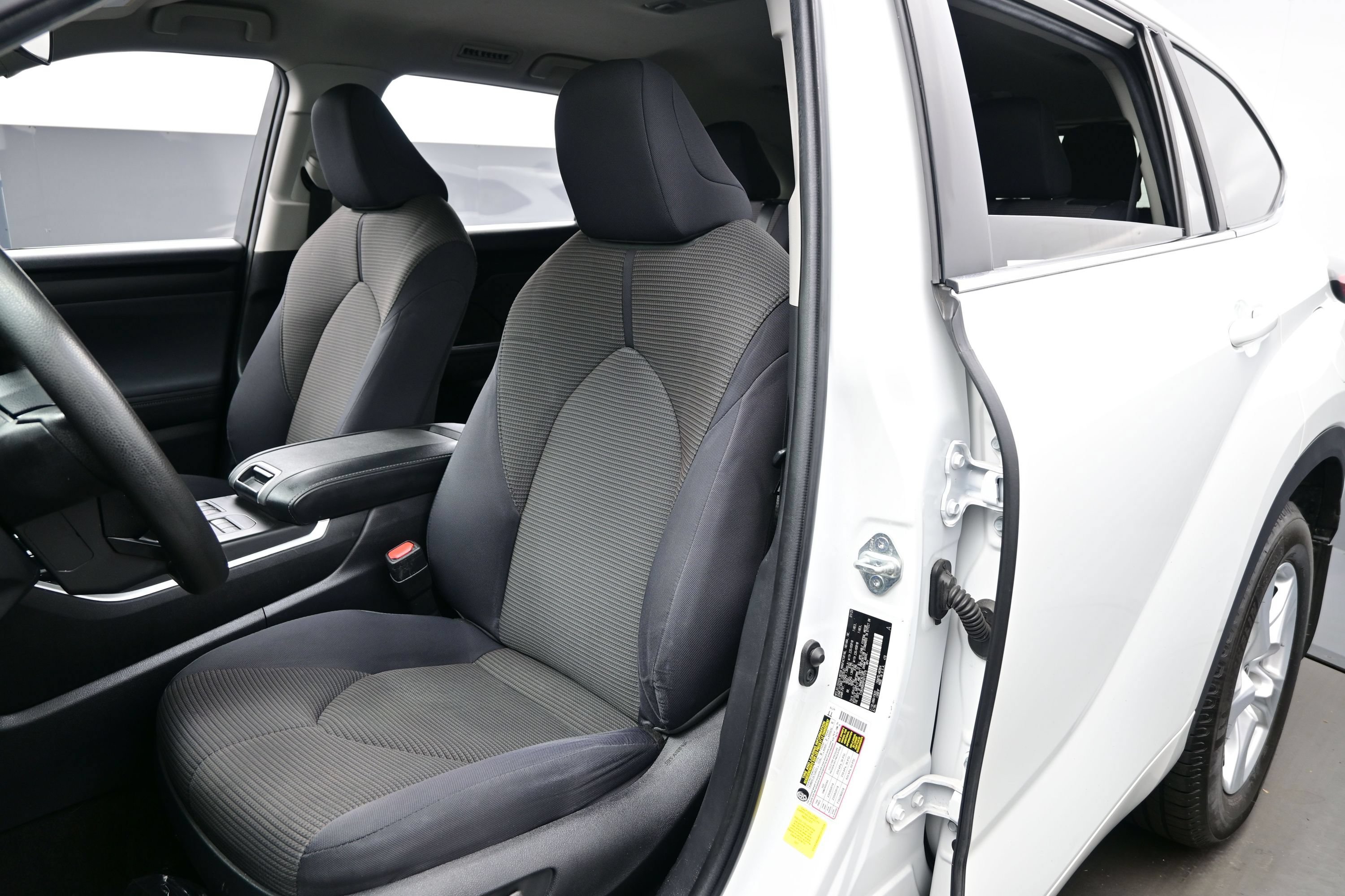 Used 2023 Toyota Highlander L AWD/4WD image 12