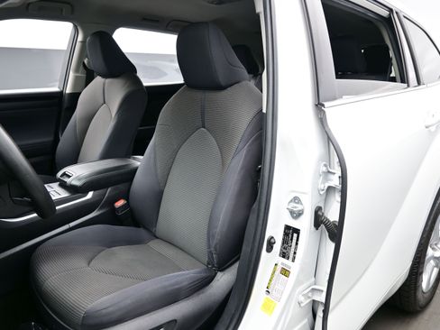 Used 2023 Toyota Highlander L AWD/4WD image 12