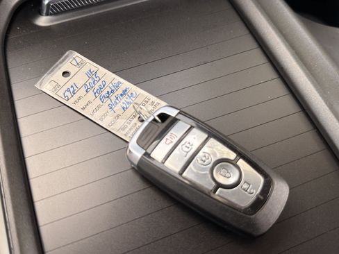 Used 2025 Ford Expedition Platinum AWD/4WD image 57