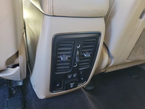 Used 2017 Jeep Grand Cherokee Limited image 12