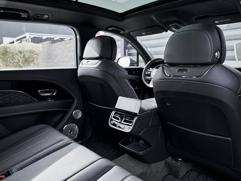 Used 2023 Bentley Bentayga Extended Wheelbase image 39
