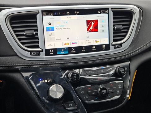 New 2026 Chrysler Pacifica Select image 28