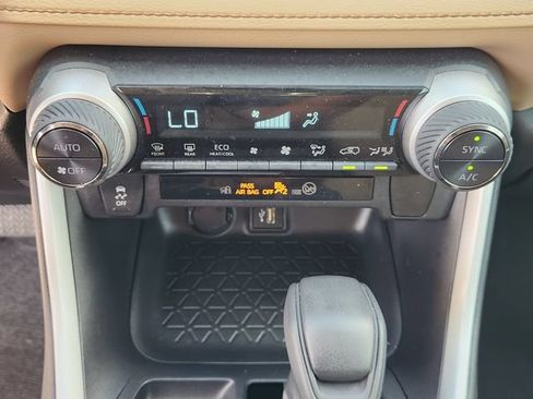 Used 2025 Toyota RAV4 XLE w/ Convenience Package AWD/4WD image 18