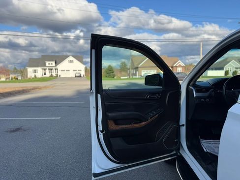 Used 2016 Chevrolet Suburban LTZ image 12