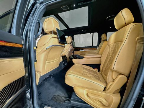 Used 2022 Jeep Grand Wagoneer Series III w/ Rear Seat Video Group 1 AWD/4WD image 26