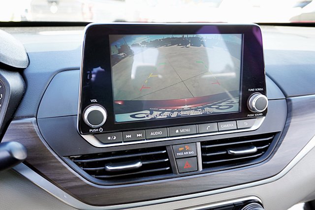 Used 2024 Nissan Altima 2.5 SV FWD image 36