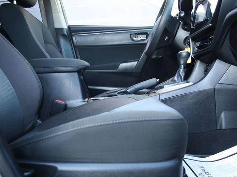 Used 2018 Toyota Corolla LE image 9