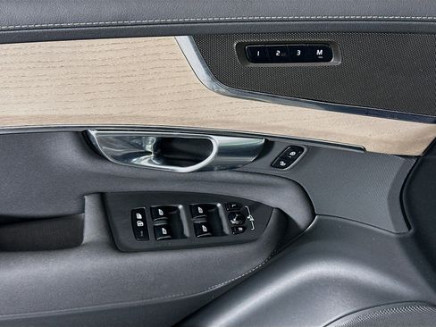 Used 2025 Volvo XC90 B6 Plus image 15