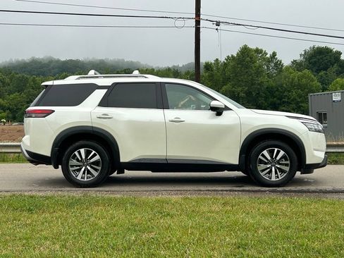 Used 2024 Nissan Pathfinder SL w/ Cargo Package AWD/4WD image 3