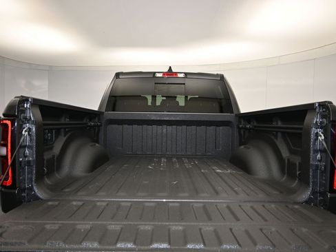 New 2026 RAM 1500 4x4 Crew Cab image 24