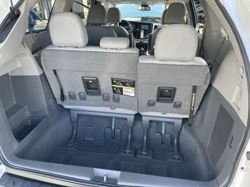Used 2020 Toyota Sienna XLE w/ XLE Navigation Package AWD/4WD image 41
