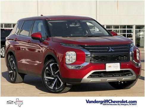Used 2022 Mitsubishi Outlander SE image 1