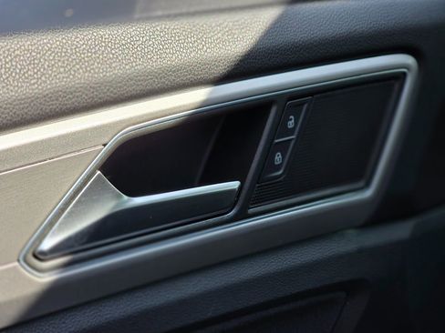 Used 2018 Volkswagen Atlas S image 32