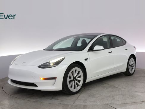 Used 2023 Tesla Model 3 Standard Range image 2