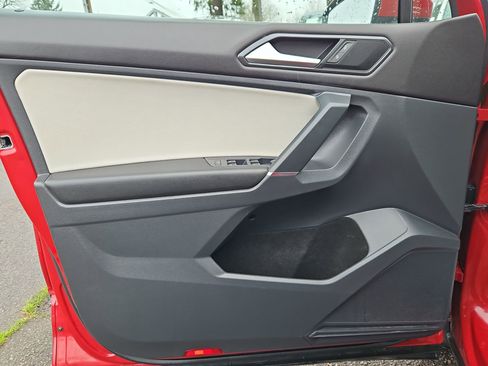 Used 2018 Volkswagen Tiguan SE image 9