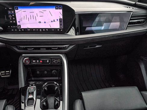 Used 2025 Audi SQ5 Prestige image 32