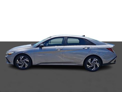 Used 2025 Hyundai Elantra Sport w/ Cargo Package FWD image 4