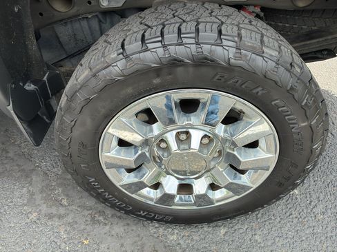 Used 2018 GMC Sierra 2500 Denali w/ Duramax Plus Package AWD/4WD image 18