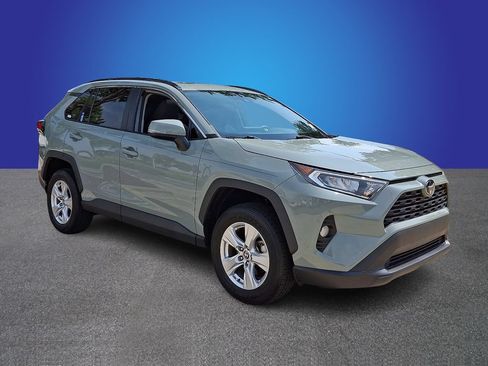 Used 2021 Toyota RAV4 XLE w/ Convenience Package FWD image 3