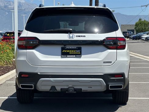 New 2025 Honda Pilot Touring image 5