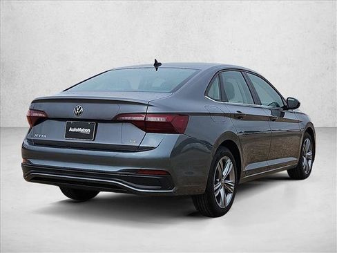 Used 2024 Volkswagen Jetta SE FWD image 5