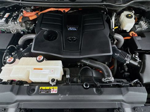 Used 2023 Toyota Sequoia Capstone AWD/4WD image 10
