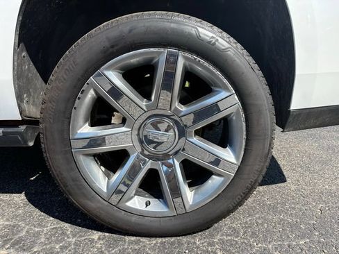 Used 2017 Cadillac Escalade Premium Luxury AWD/4WD image 11