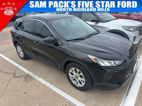 Used 2023 Ford Escape Active w/ Tech Pack #1 FWD image 3