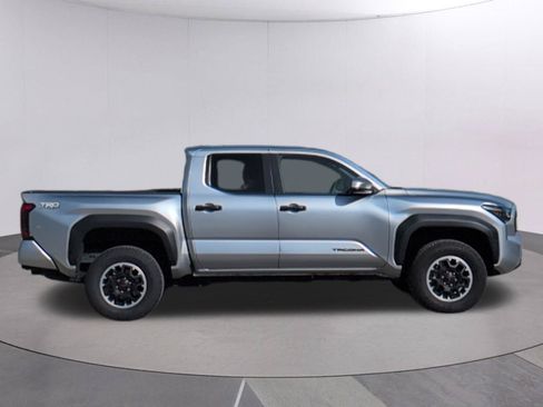 Used 2025 Toyota Tacoma TRD Off-Road AWD/4WD image 8