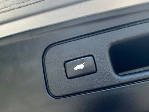 Used 2012 Honda Pilot Touring image 32