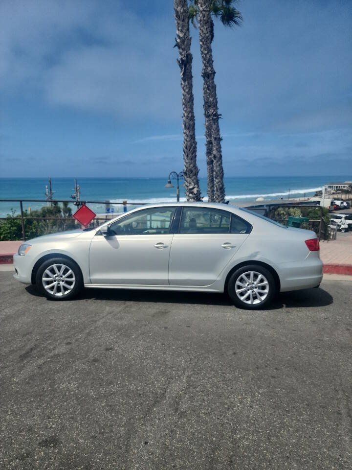 Used 2012 Volkswagen Jetta SE FWD image 1