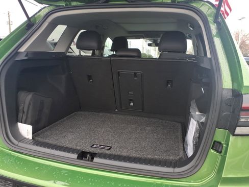 Used 2025 Volkswagen Taos SE image 14