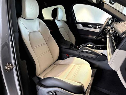 New 2026 Porsche Cayenne Coupe AWD/4WD image 19