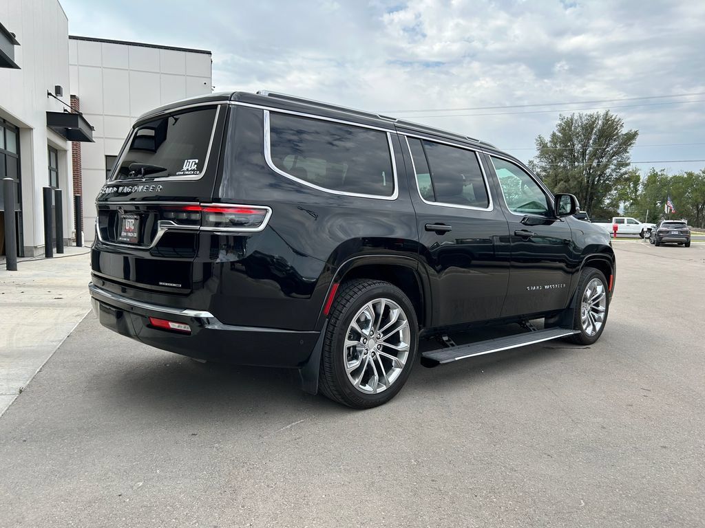Used 2022 Jeep Grand Wagoneer Series II AWD/4WD image 3