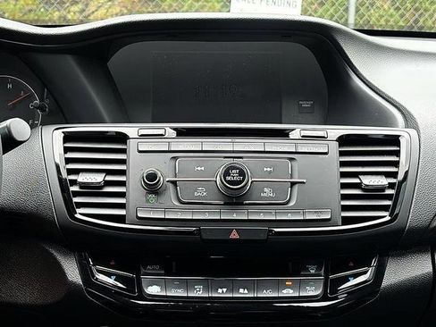 Used 2017 Honda Accord Sport Special Edition image 23