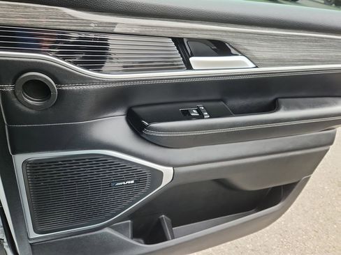 Used 2022 Jeep Wagoneer Series III w/ Flexible Seating Group image 16