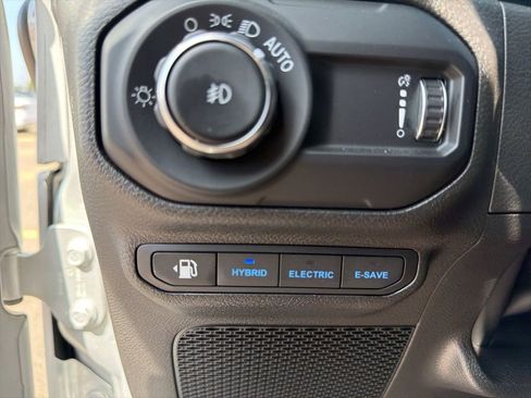 Used 2023 Jeep Wrangler Unlimited Sahara w/ Cold Weather Group AWD/4WD image 11