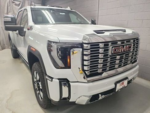 New 2026 GMC Sierra 2500 Denali w/ Denali Reserve Package AWD/4WD image 5
