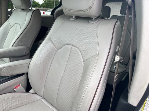 Used 2020 Chrysler Pacifica Limited FWD image 20